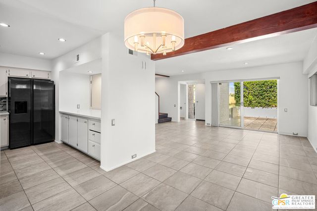 2530 N Whitewater Club Drive B, Palm Springs, CA 92262