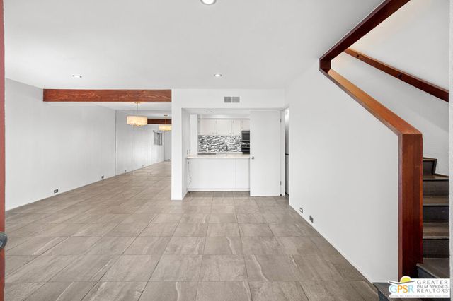 2530 N Whitewater Club Drive B, Palm Springs, CA 92262