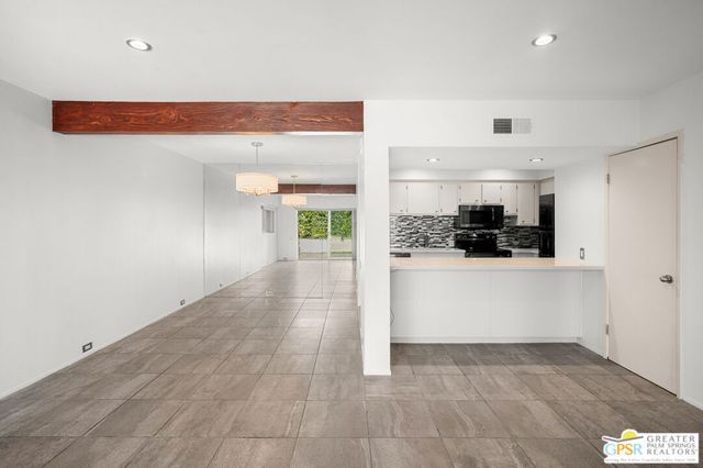 2530 N Whitewater Club Drive B, Palm Springs, CA 92262