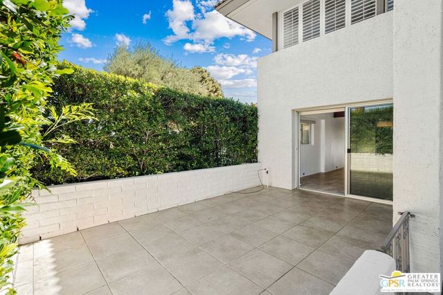 2530 N Whitewater Club Drive B, Palm Springs, CA 92262