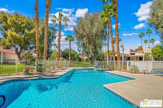 2530 N Whitewater Club Drive B, Palm Springs, CA 92262