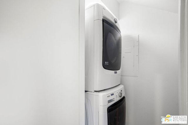 2530 N Whitewater Club Drive B, Palm Springs, CA 92262