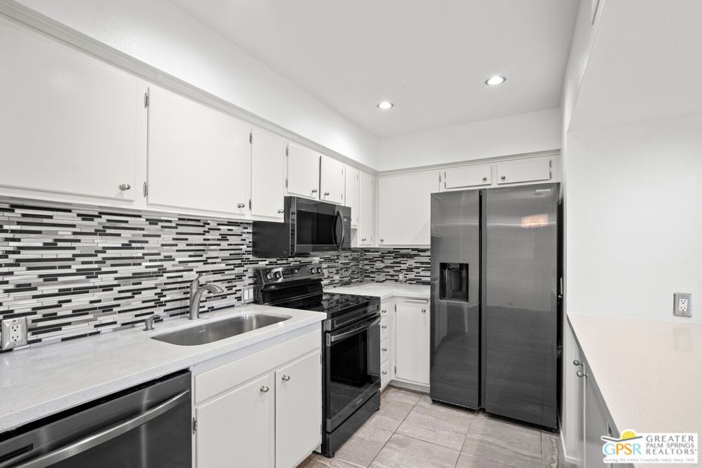 Image 10 of property listing at 2530 N Whitewater Club Drive B, Palm Springs, CA 92262