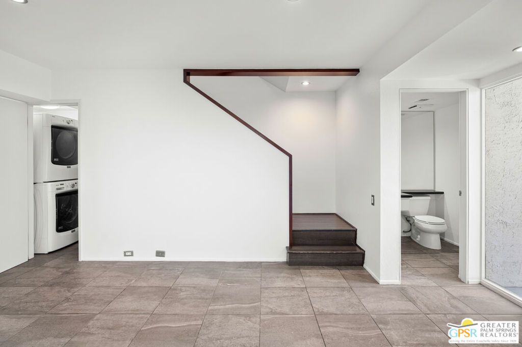 Image 15 of property listing at 2530 N Whitewater Club Drive B, Palm Springs, CA 92262