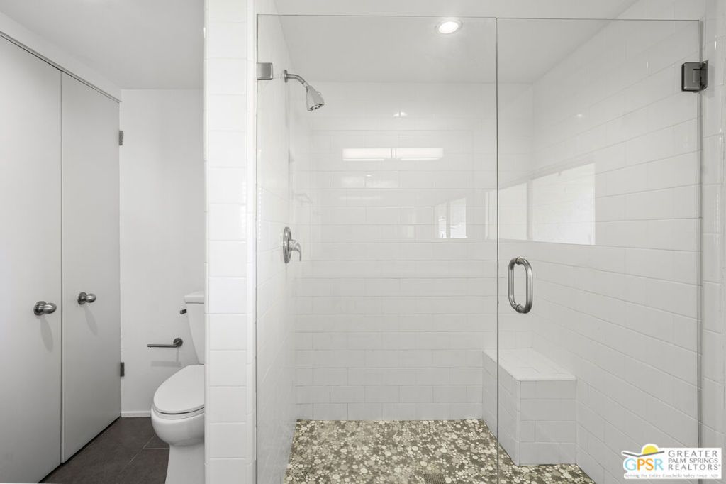 Image 22 of property listing at 2530 N Whitewater Club Drive B, Palm Springs, CA 92262