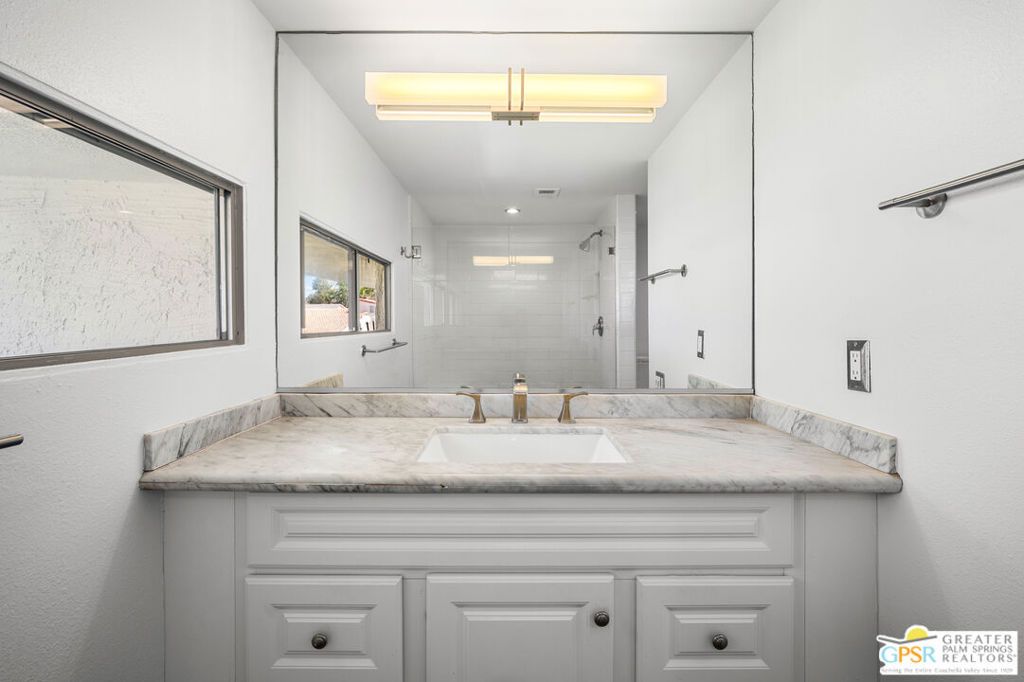 Image 23 of property listing at 2530 N Whitewater Club Drive B, Palm Springs, CA 92262