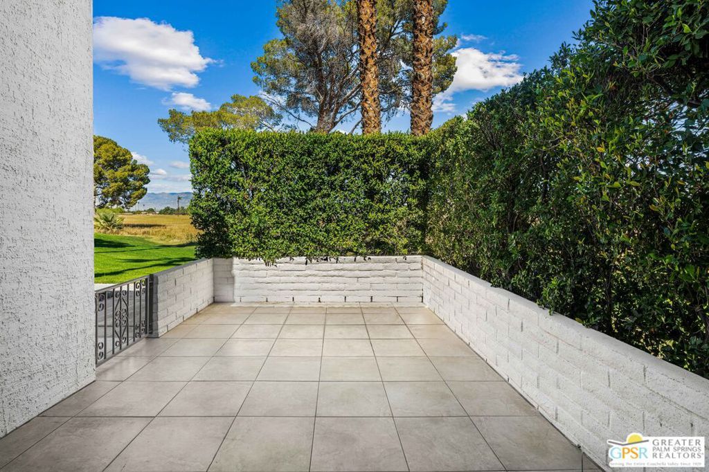 Image 3 of property listing at 2530 N Whitewater Club Drive B, Palm Springs, CA 92262