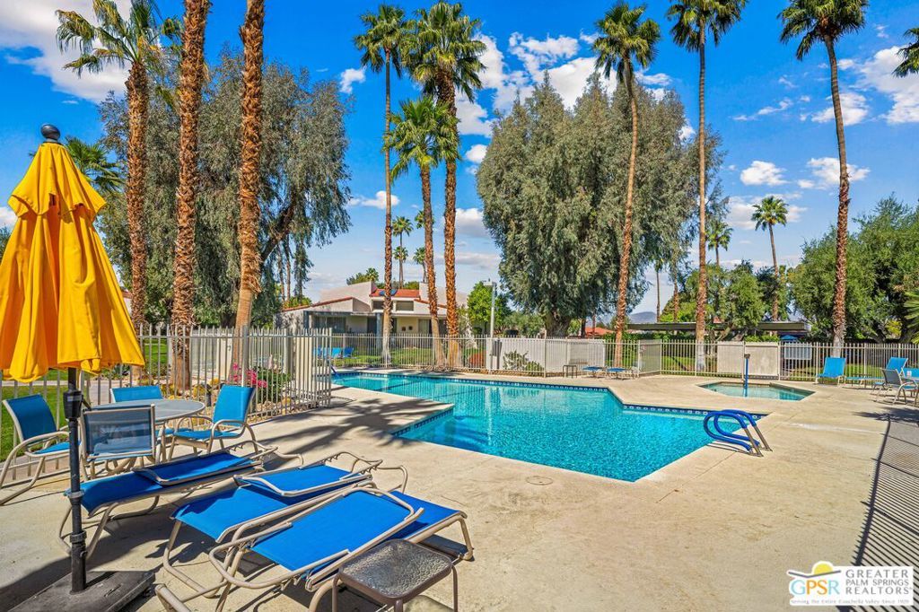 Image 6 of property listing at 2530 N Whitewater Club Drive B, Palm Springs, CA 92262