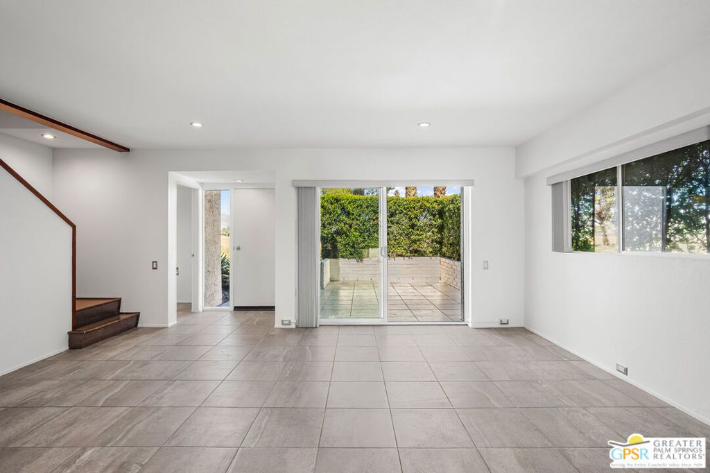 Image 9 of property listing at 2530 N Whitewater Club Drive B, Palm Springs, CA 92262