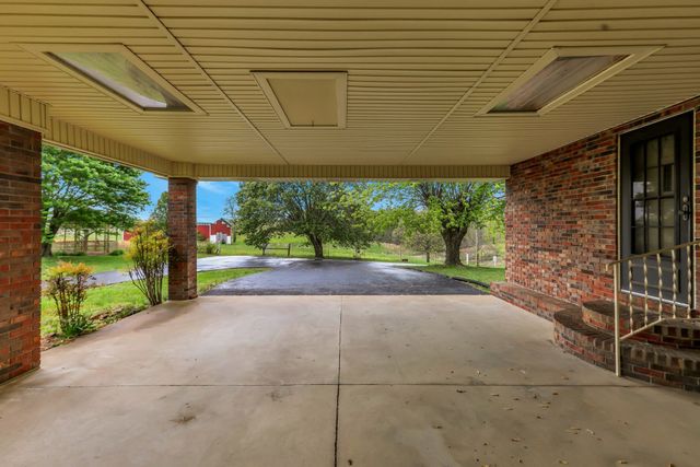 5245 Galen Rd, Lafayette, TN 37083