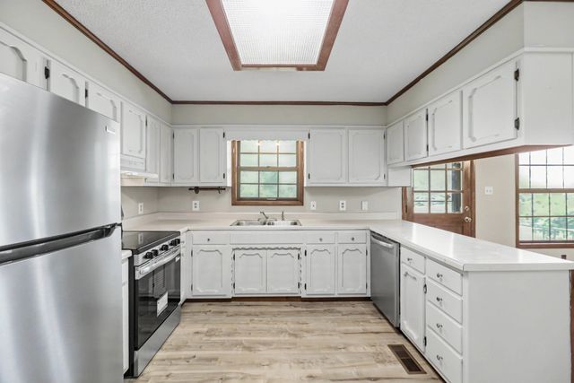 5245 Galen Rd, Lafayette, TN 37083