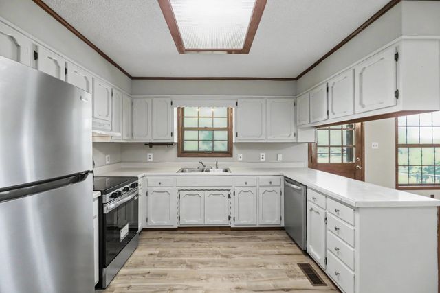 5245 Galen Rd, Lafayette, TN 37083