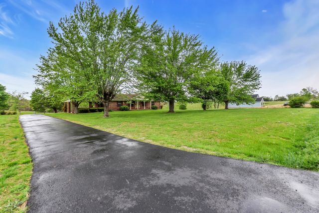 5245 Galen Rd, Lafayette, TN 37083