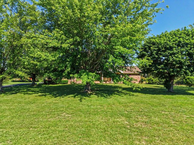 5245 Galen Rd, Lafayette, TN 37083