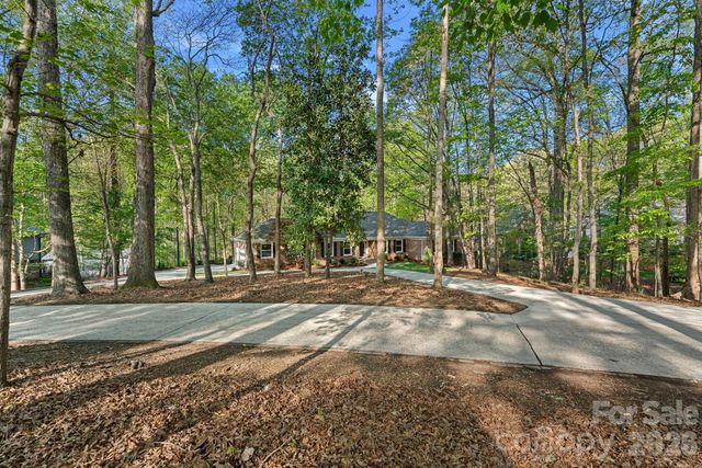 9500 Hampton Oaks Lane, Charlotte, NC 28270