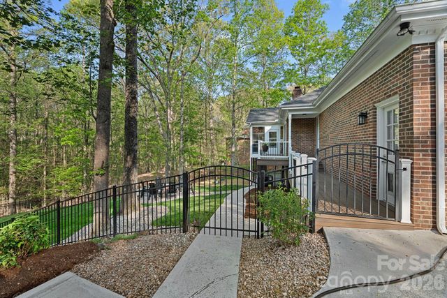 9500 Hampton Oaks Lane, Charlotte, NC 28270