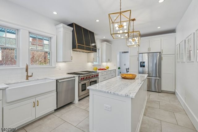 10 Mountain Ter, Montclair Twp., NJ 07043