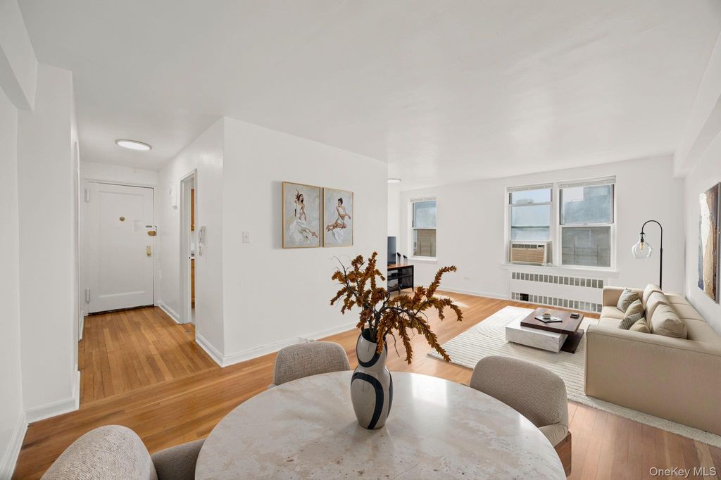 67-07 Yellowstone Boulevard 6F, Forest Hills, NY 11375 — photo 2
