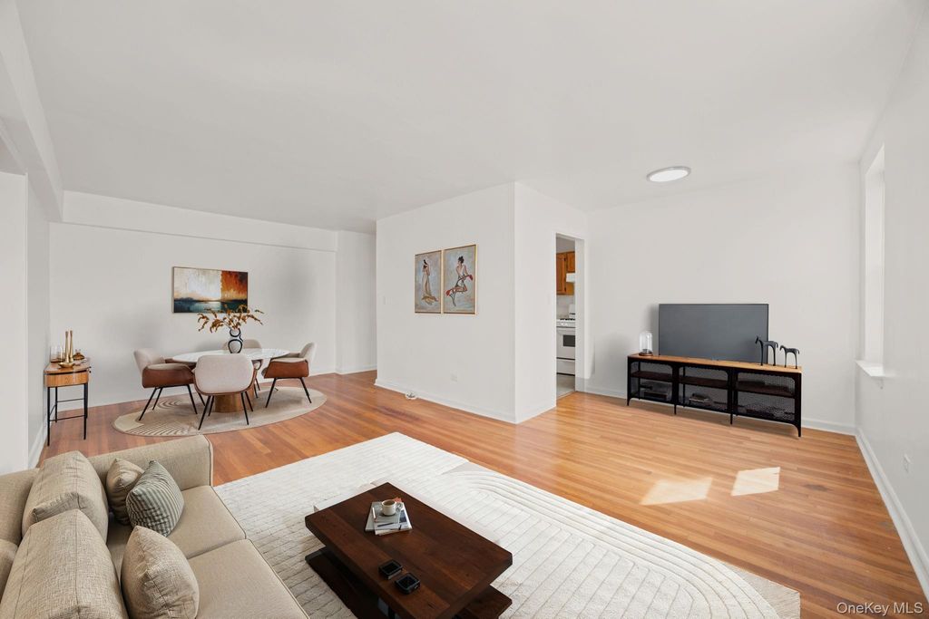 67-07 Yellowstone Boulevard 6F, Forest Hills, NY 11375 — photo 3