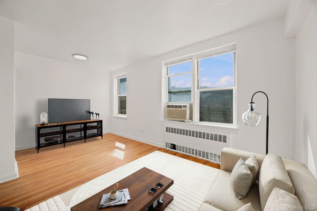 67-07 Yellowstone Boulevard 6F, Forest Hills, NY 11375 — photo 4