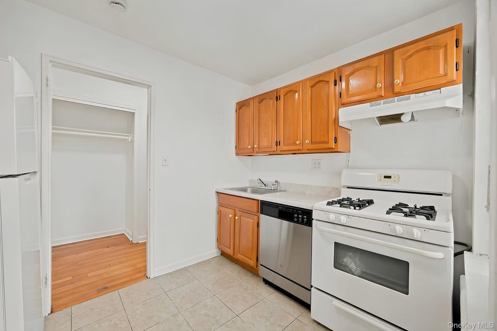 67-07 Yellowstone Boulevard 6F, Forest Hills, NY 11375 — photo 5
