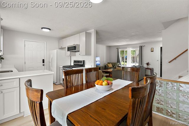 1205 Hampshire Drive, Canton, MI 48188