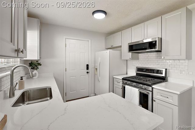 1205 Hampshire Drive, Canton, MI 48188