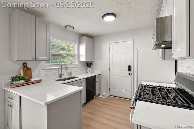 1205 Hampshire Drive, Canton, MI 48188