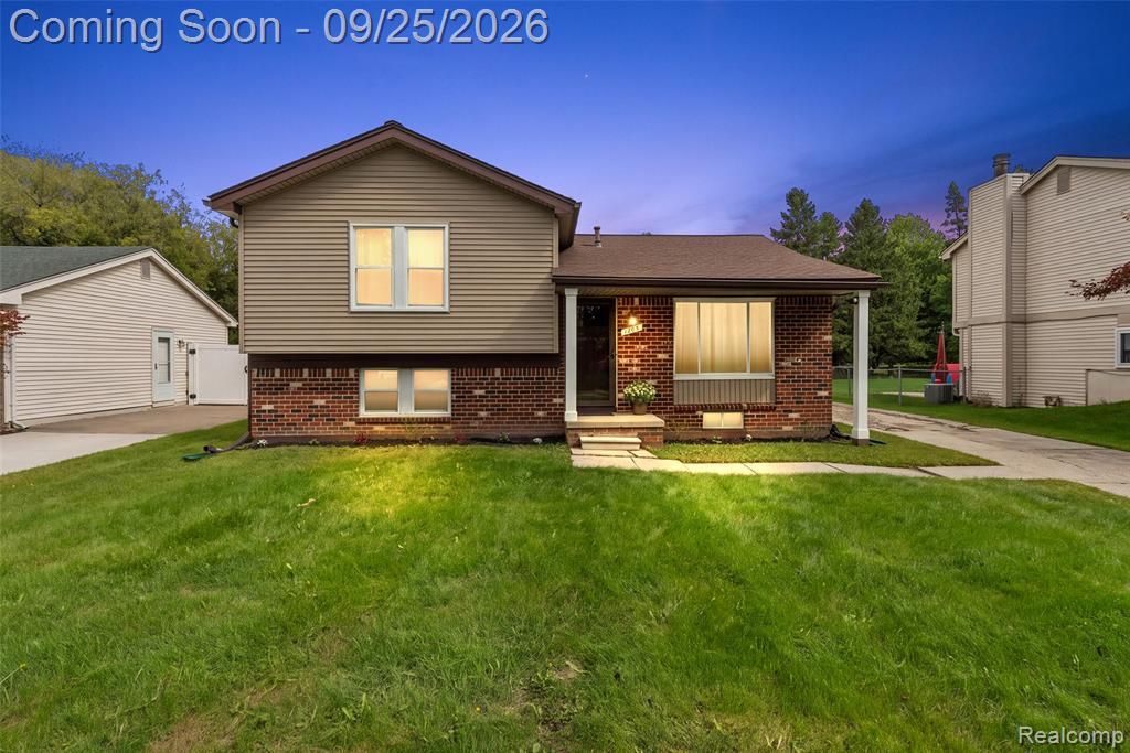 1205 Hampshire Drive, Canton, MI 48188