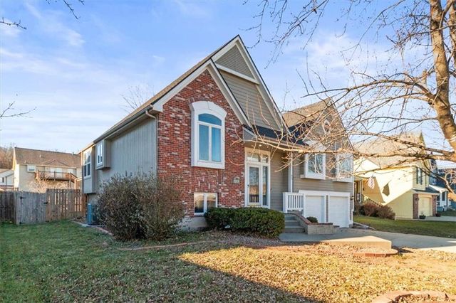 432 SW Oak Wood Lane, Grain Valley, MO 64029