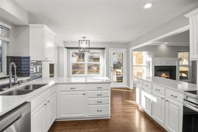 432 SW Oak Wood Lane, Grain Valley, MO 64029