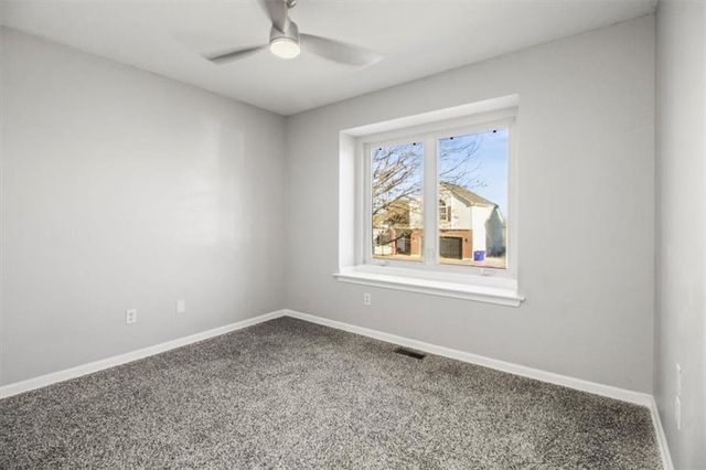 432 SW Oak Wood Lane, Grain Valley, MO 64029