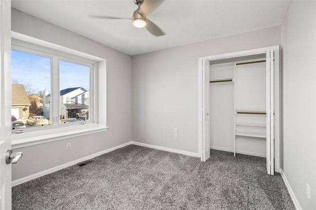 432 SW Oak Wood Lane, Grain Valley, MO 64029