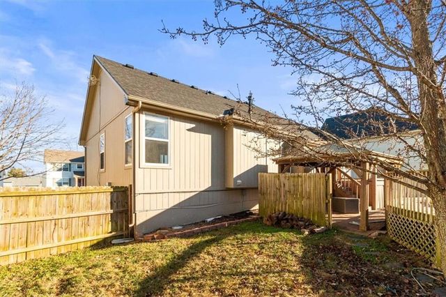 432 SW Oak Wood Lane, Grain Valley, MO 64029