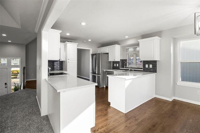 432 SW Oak Wood Lane, Grain Valley, MO 64029