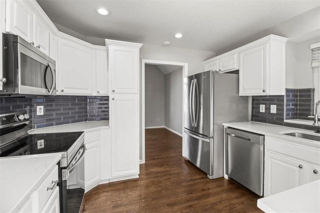 432 SW Oak Wood Lane, Grain Valley, MO 64029