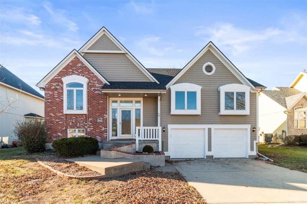 432 SW Oak Wood Lane, Grain Valley, MO 64029