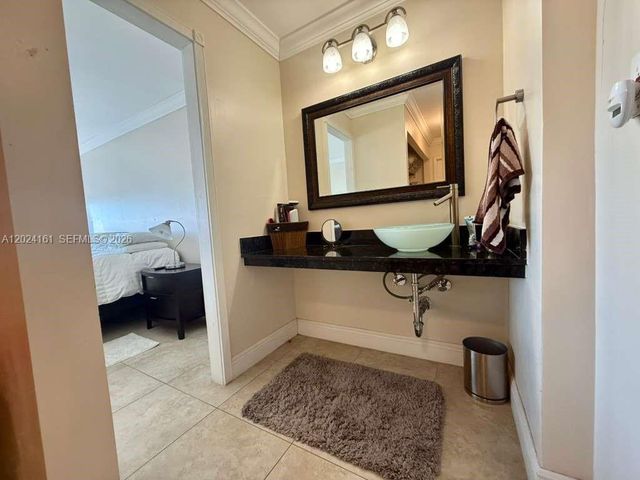 7135 Collins Ave 815, Miami Beach, FL 33141