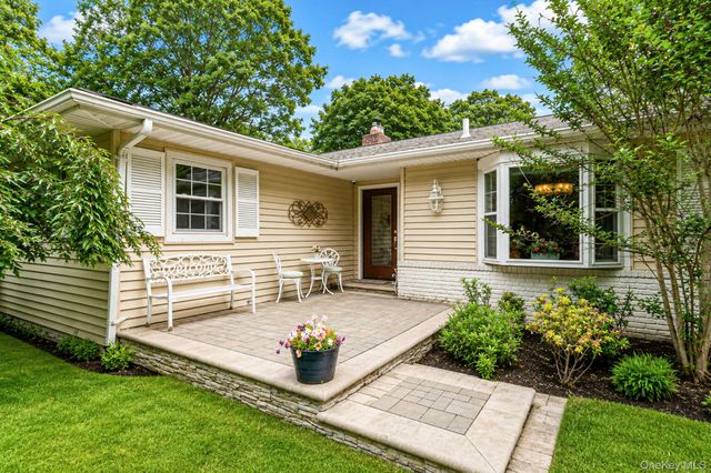 15 Cliff Road, Port Jefferson, NY 11777