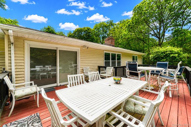 15 Cliff Road, Port Jefferson, NY 11777