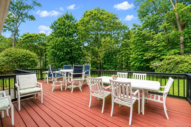 15 Cliff Road, Port Jefferson, NY 11777