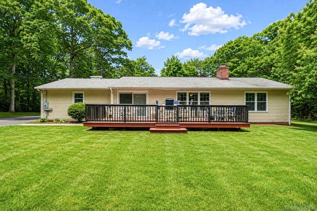15 Cliff Road, Port Jefferson, NY 11777