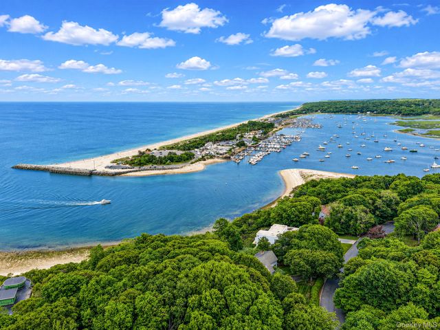 15 Cliff Road, Port Jefferson, NY 11777