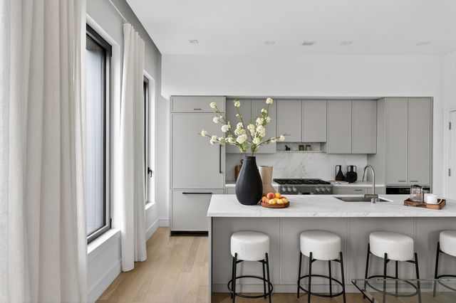 540 6TH Avenue PHB, New York City, NY 10011