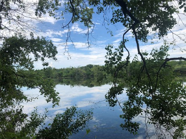 001 Steele Road, Highlands, TX 77562
