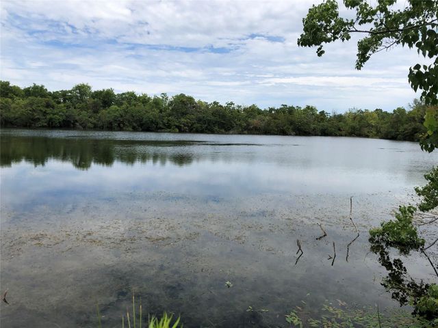 001 Steele Road, Highlands, TX 77562