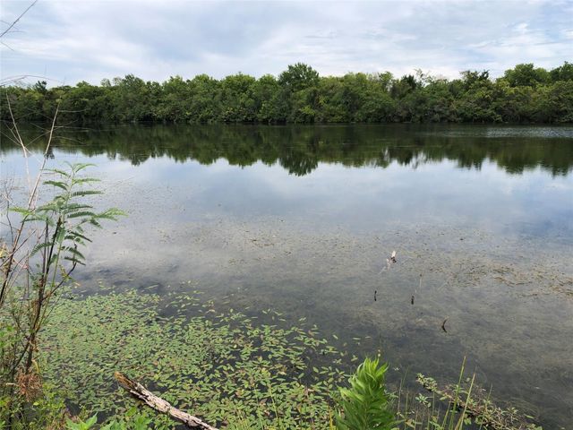 001 Steele Road, Highlands, TX 77562