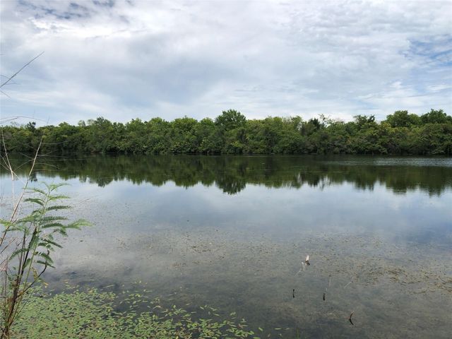 001 Steele Road, Highlands, TX 77562