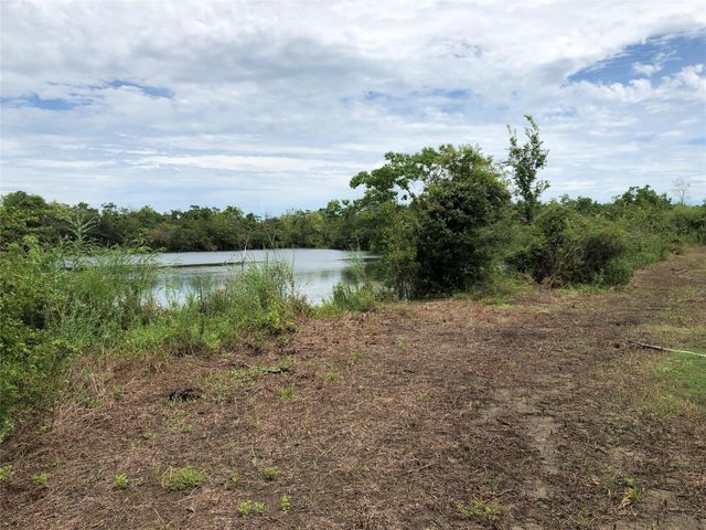 001 Steele Road, Highlands, TX 77562