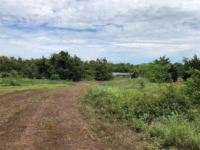 001 Steele Road, Highlands, TX 77562